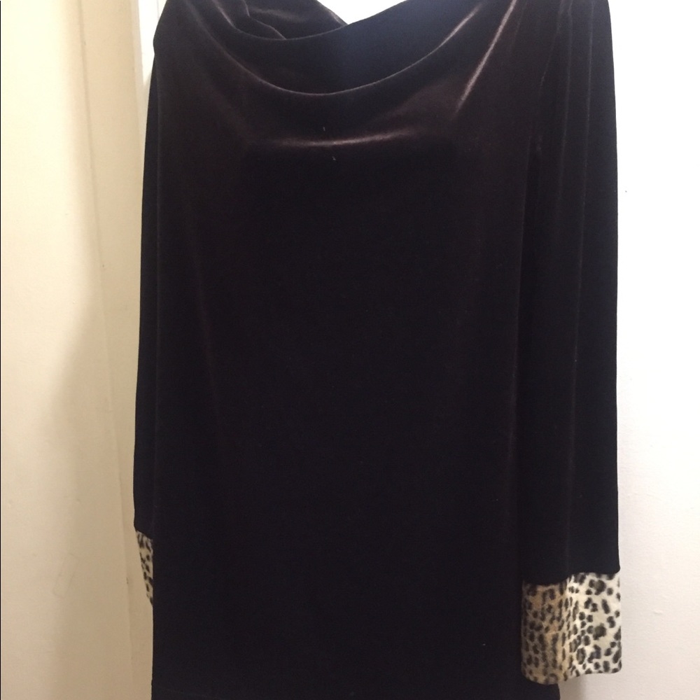 Long Brown Top with animal print cuffs. Essence.